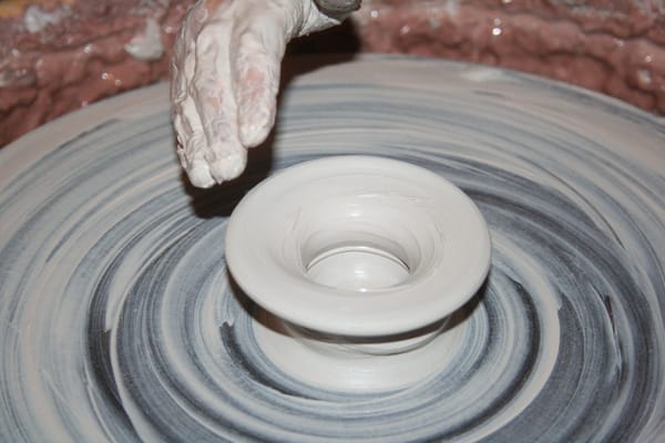 What To Look For When Buying a Pottery Wheel For The First Time